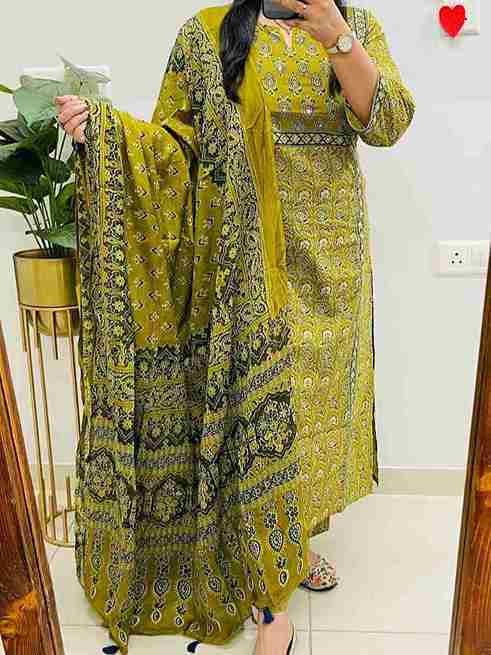 Print Kurti Pant Dupatta Set