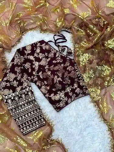 Elegant Dinner Golden Saree With Attractive Foil Work