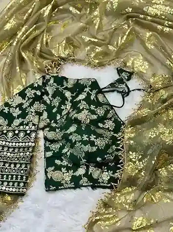 Elegant Dinner Golden Saree With Attractive Foil Work